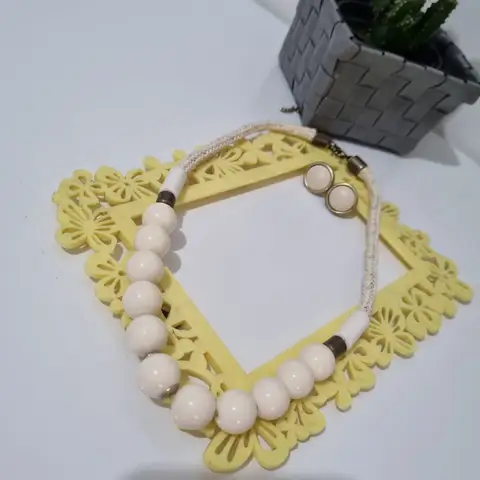 Colar esfera white